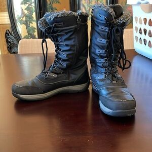 Totes black and gray snow boots size 9